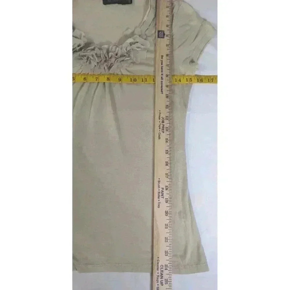 The Limited Tan Taupe Ruffle Neck Short Sleeve Stretch Top Blouse Sz S - Picture 4 of 8